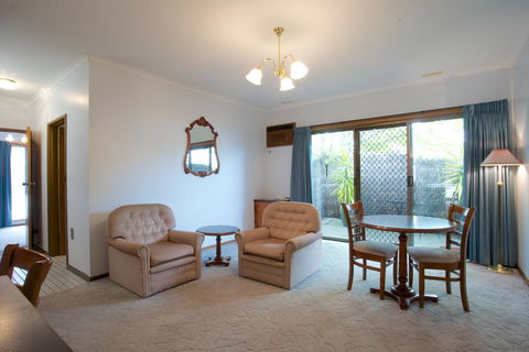 Golden Grain Motor Inn - C Tourism 0