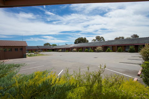 Golden Grain Motor Inn - C Tourism 3