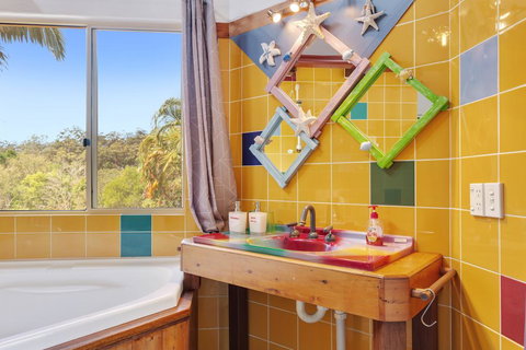 Gorgeous Mediterranean-style Hinterland Home - C Tourism 2