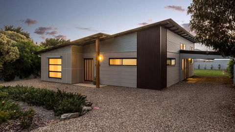 Great Ness Beachhouse - WiFi - Pet-Friendly - C Tourism 0