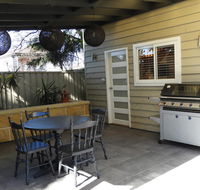 Guesthouse with Pool  BBQ - 10 kms from CBD - C Tourism