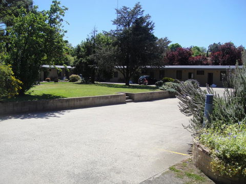 Hamilton Hume Motor Inn - C Tourism 1