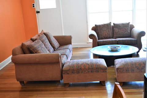 Happy Cozy House For Holidays, Beach, BBQ, Pet Friendly 35kms From CBD In Country Life Style !!! - C Tourism 3