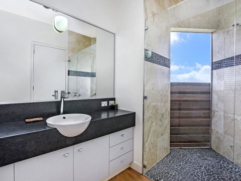 HEARN'S BEACH HOUSE - C Tourism 3