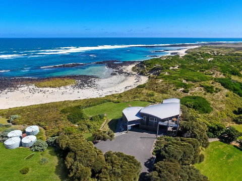 HEARN'S BEACH HOUSE - C Tourism 0