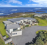 HEARN'S BEACHSIDE VILLA 4 - C Tourism
