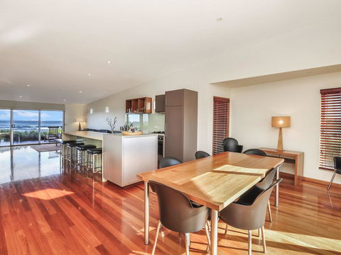 HEARN'S BEACHSIDE VILLA 7 - C Tourism 2