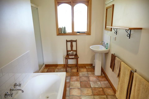 Herons Rise Vineyard Accommodation - C Tourism 1