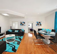 Hidden Gem in Cafe Strip Chadstone  King Bed - C Tourism