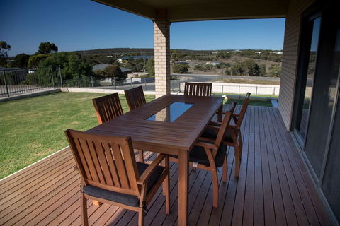 Highview On Victoria Coffin Bay - C Tourism 1