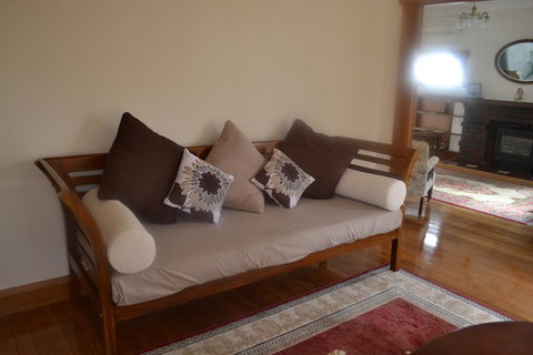 Hillside Cottage - C Tourism 0