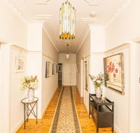Hillside Cottage  Comfy Spacious Walk to CBD  Stannies - C Tourism
