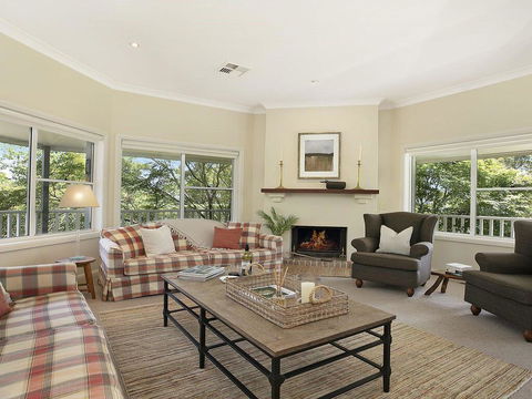 Hillview Cottage - Classic Country Comfort And Charm - C Tourism 1