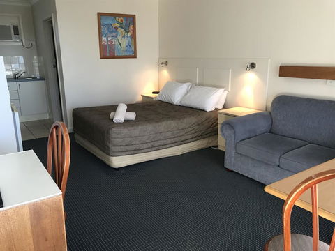 Holiday Lodge Motor Inn - C Tourism 1