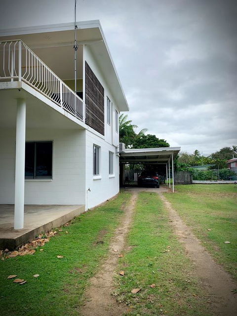 Holiday Rental - Huge House With Beach Views - C Tourism 3