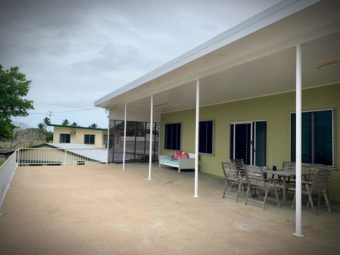 Holiday Rental - Huge House With Beach Views - C Tourism 2