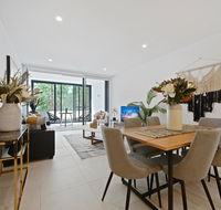 HomeHotel-New and walking to shoppingSuper clean - C Tourism