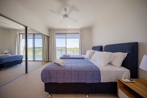 HomePlus - Lakeview Morden Townhouse - C Tourism 3