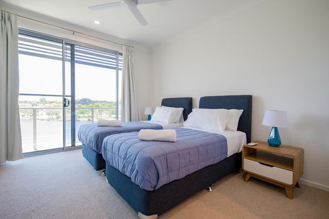 HomePlus - Lakeview Morden Townhouse - C Tourism 2
