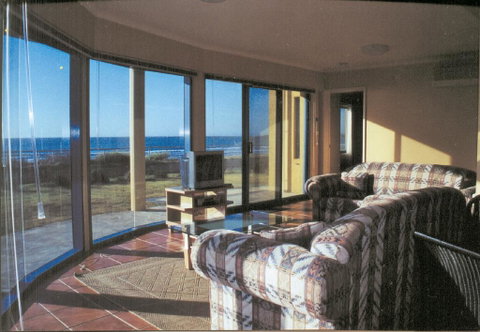 Horizons Beachfront Apartment - C Tourism 0