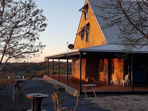 Jinji's Edge Escape - C Tourism 0