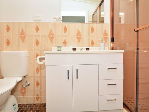 Just Listed Blaxlands Homestead - The Very Best Location In The Valley, Walk To Everything - C Tourism 3