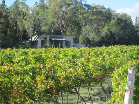 Just Red Wines Cabins - C Tourism 0