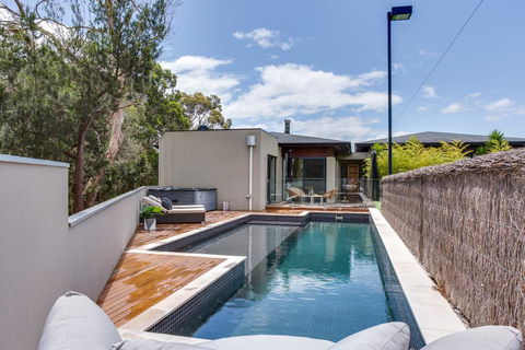 Kalina Retreat: Resort Style Tennis & Pool - C Tourism 2
