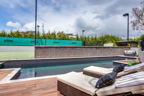 Kalina Retreat: Resort Style Tennis & Pool - C Tourism 0