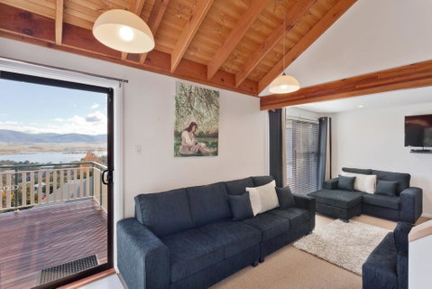 Kestrels Rest 1/116 Gippsland Street - C Tourism 0