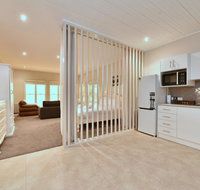 King I - you can honestly walk to Bimbadgen and Hope Estate concerts - C Tourism