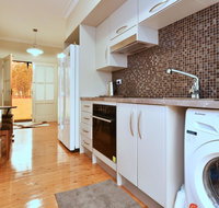 King II - you can honestly walk to Bimbadgen and Hope Estate concerts - C Tourism