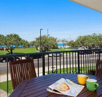 Kings Beach Ocean Front Views Private Balcony overlooking Kings Beach - C Tourism