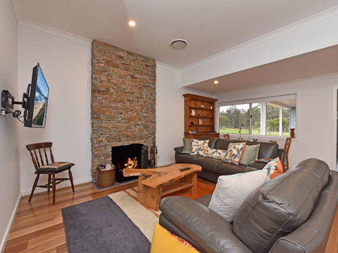 Kinloch Cottage Renovated To New On Daisy Hill Vineyard - C Tourism 2