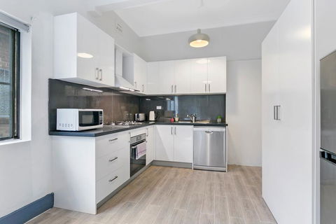 KOZYGURU ARNCLIFFE SYDNEY AIRPORT RENOVATED COTTAGE 3 BED HOUSE NAR232 - C Tourism 1