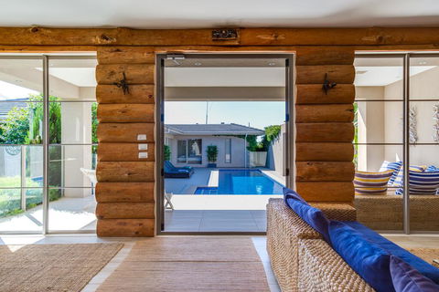 Kraimorie Large Family Beach House With Pool, Superb Water Views, Pool, And Games Room - C Tourism 3
