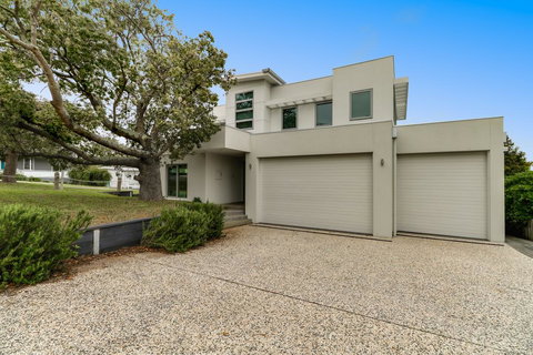 Kurrajong - C Tourism 0