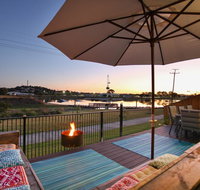 Lakeside Deck House - C Tourism