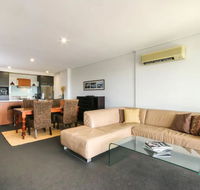 Large 3 Bedroom Apartment with River Views near the Stadium - C Tourism