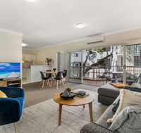 Large and Airy Unit in Quiet Riverside Suburb - C Tourism