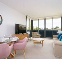 Large Modern 2 Bedroom Apartment near Lake Claremont - C Tourism
