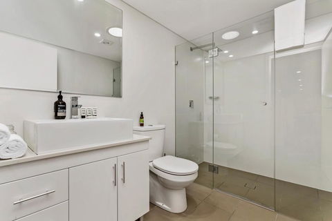 Light Filled Apartment With Sweeping Harbour Views - C Tourism 3