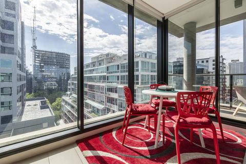 LIGHT, AIRY, SPACIOUS QUEENS ROAD APARTMENT - C Tourism 1