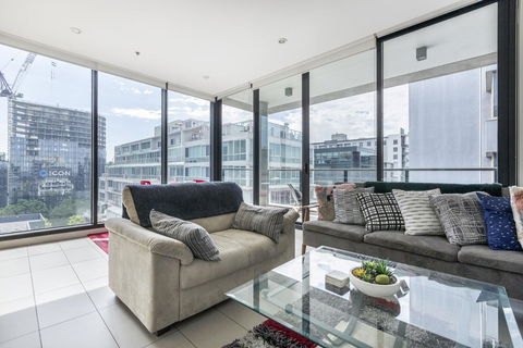 LIGHT, AIRY, SPACIOUS QUEENS ROAD APARTMENT - C Tourism 0