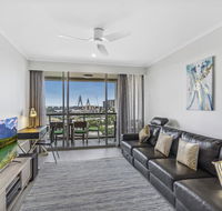 Luxurious harbour view apartment steps from city - C Tourism