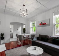 Luxurious Historic Home with Harbour Bridge Views - C Tourism