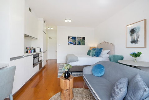 Luxurious Light-filled Studio In Winning Location - C Tourism 0