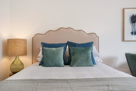 Luxurious Light-filled Studio In Winning Location - C Tourism 3