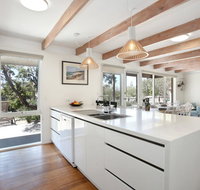 Luxury Beach House only 250m to No 16 Back Beach - C Tourism