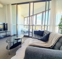 Luxury Level 2-bed 2-bath City View Apt in Olympic Park - C Tourism